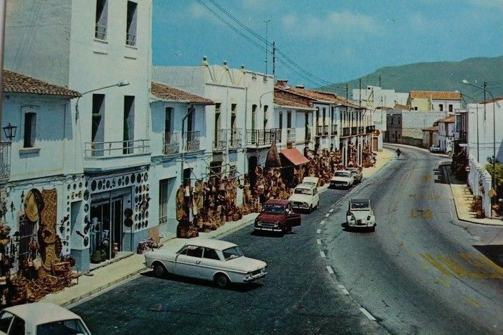 Antigua carretera y tiendas gata de gorgos